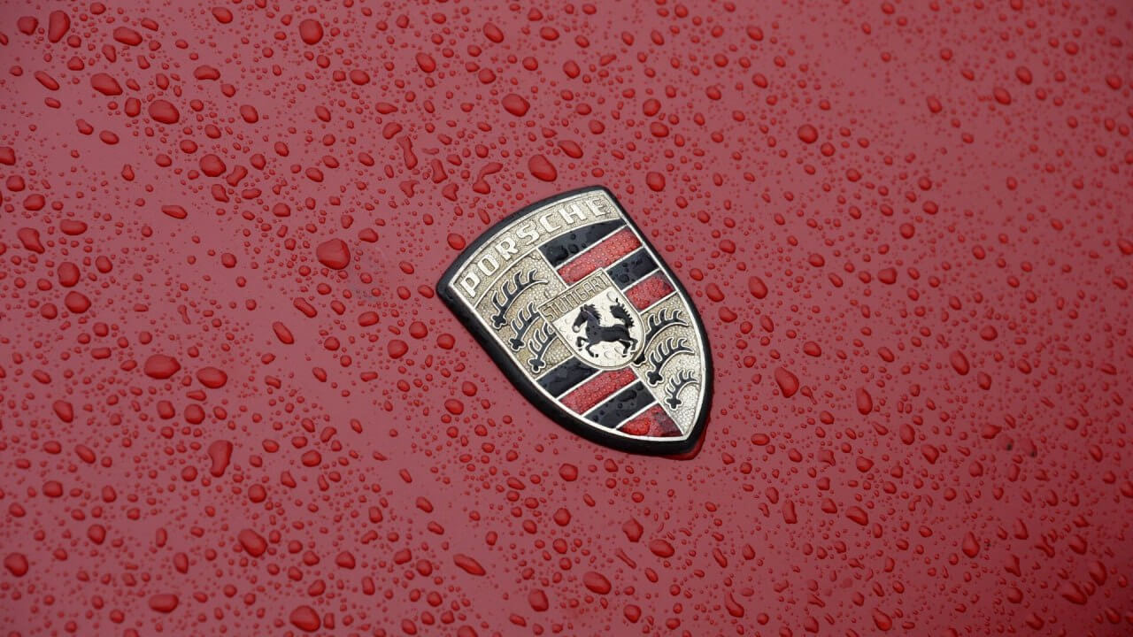 В Porsche придумали, как извлечь ценное сырье из отработанных литиевых АКБ