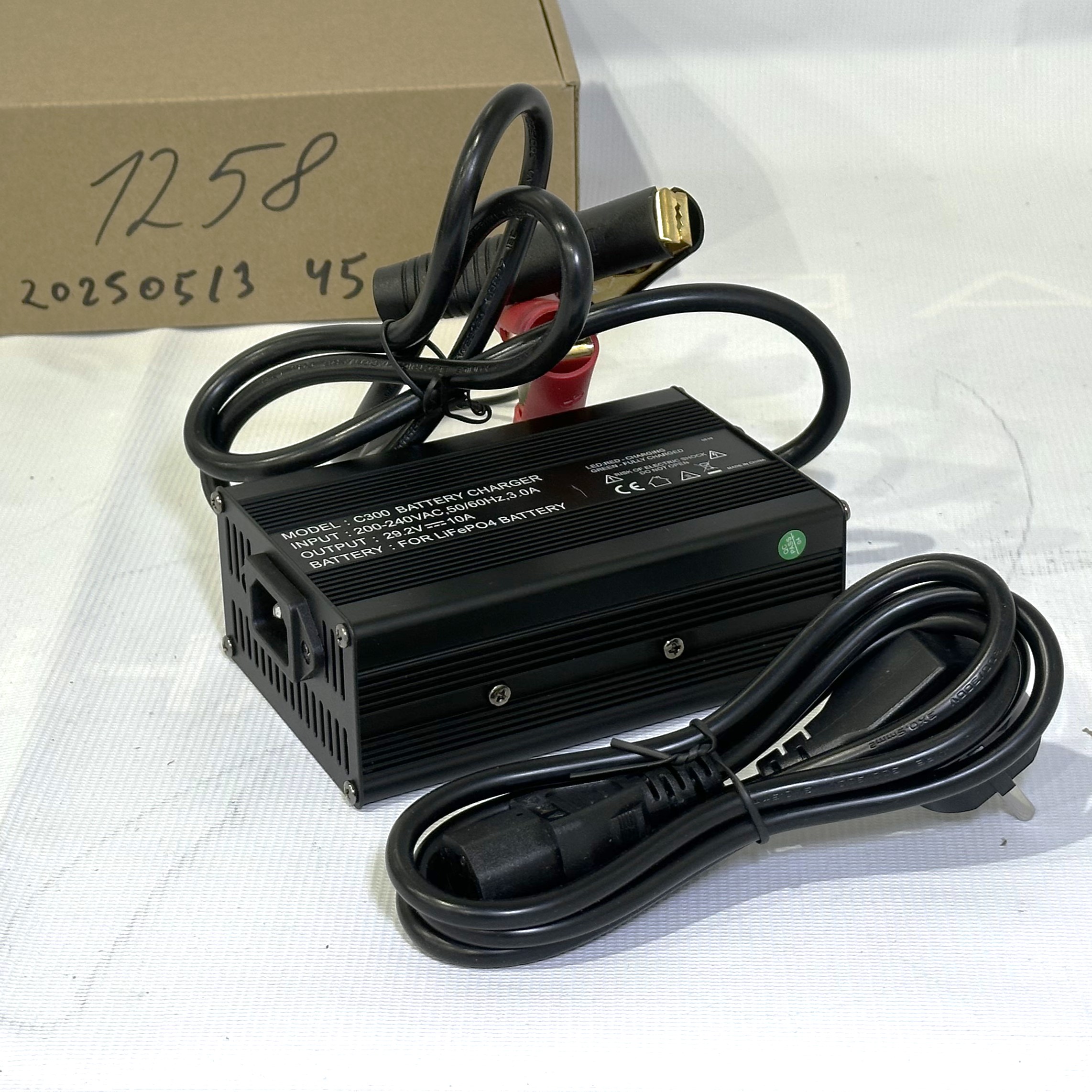 СЗУ LFP 8S-24V 29.2V 10А С300