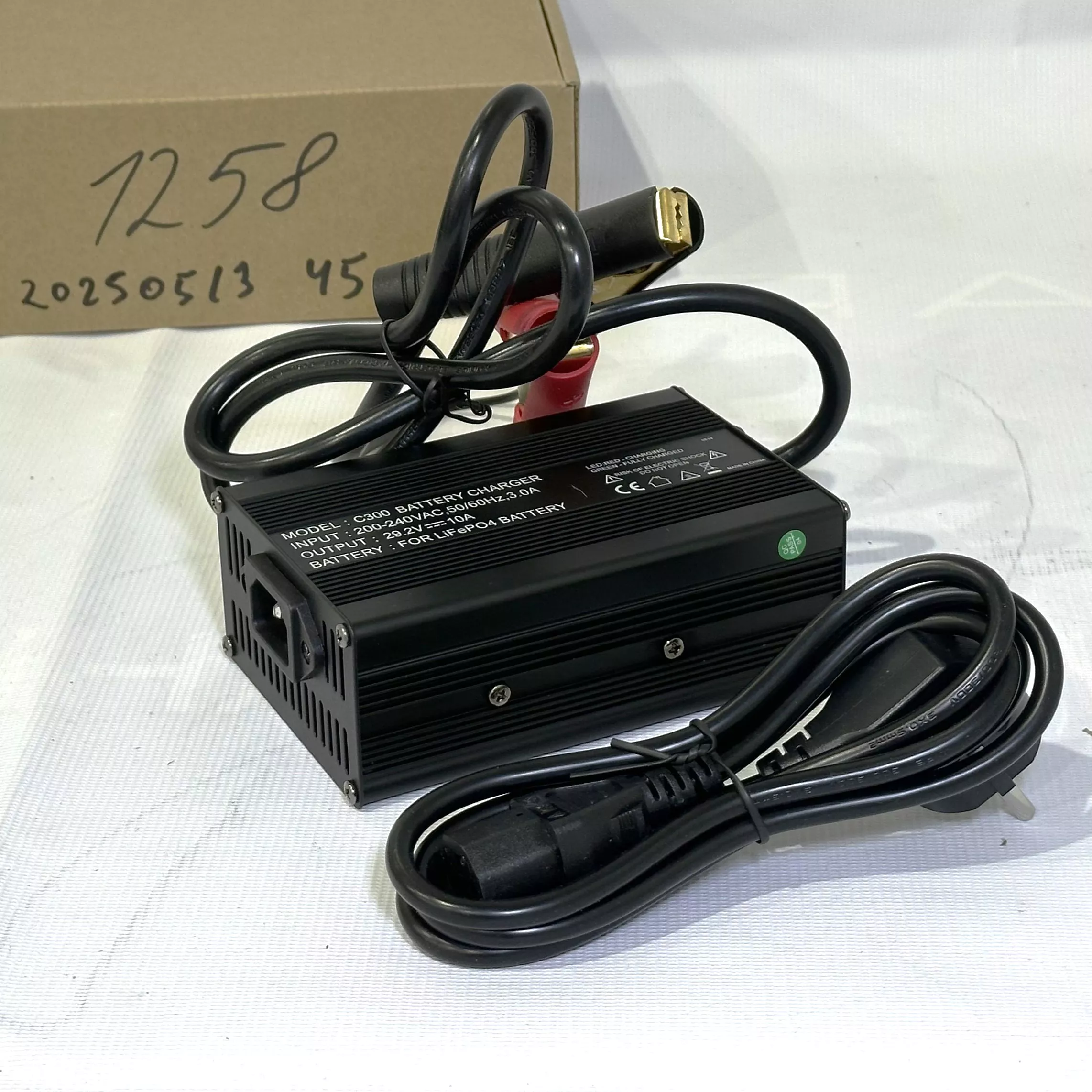 СЗУ LFP 8S-24V 29.2V 10А С300